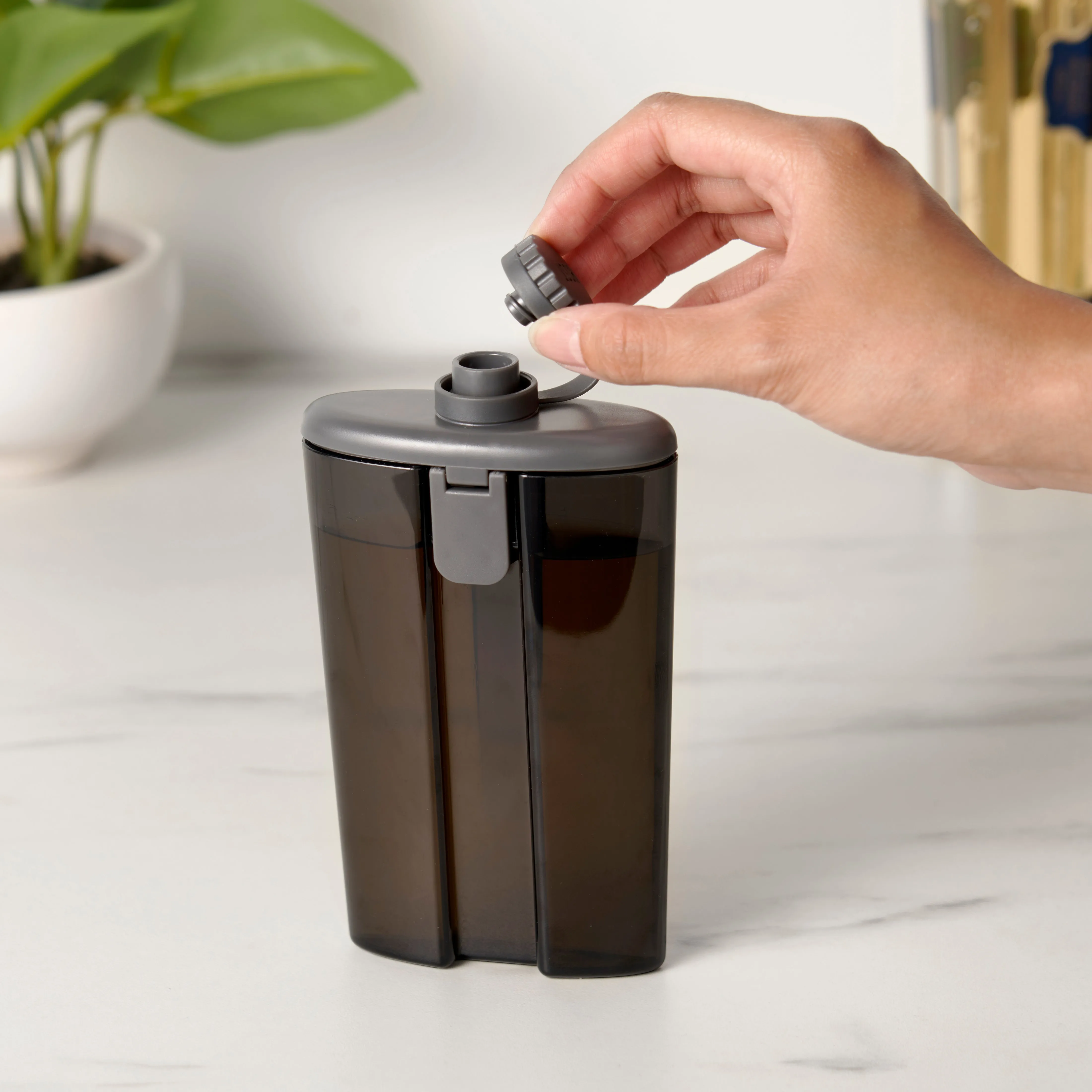 Easy-Fill Flask in Smoke Grey