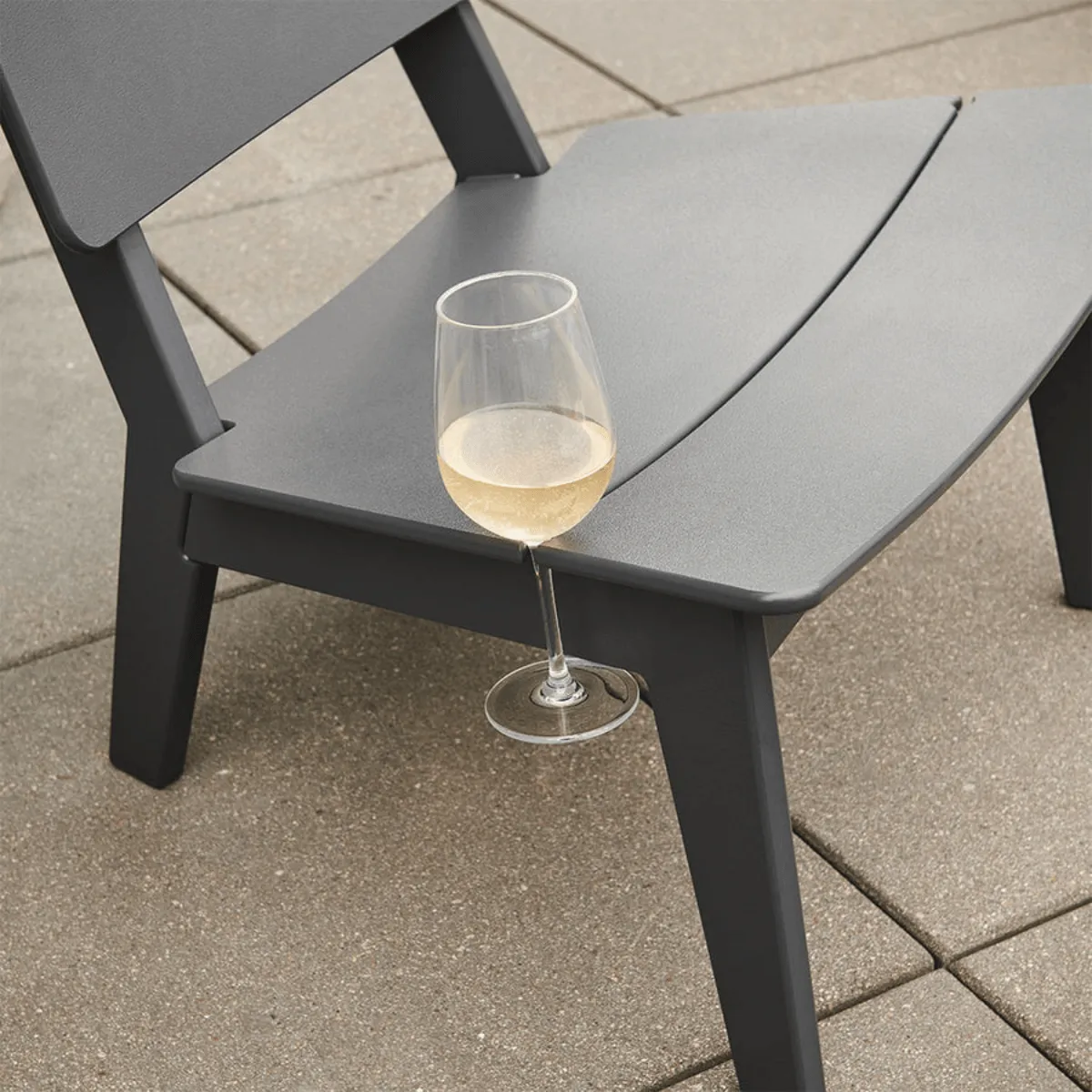 Lago Lounge Chairs with Satellite End Table Bundle
