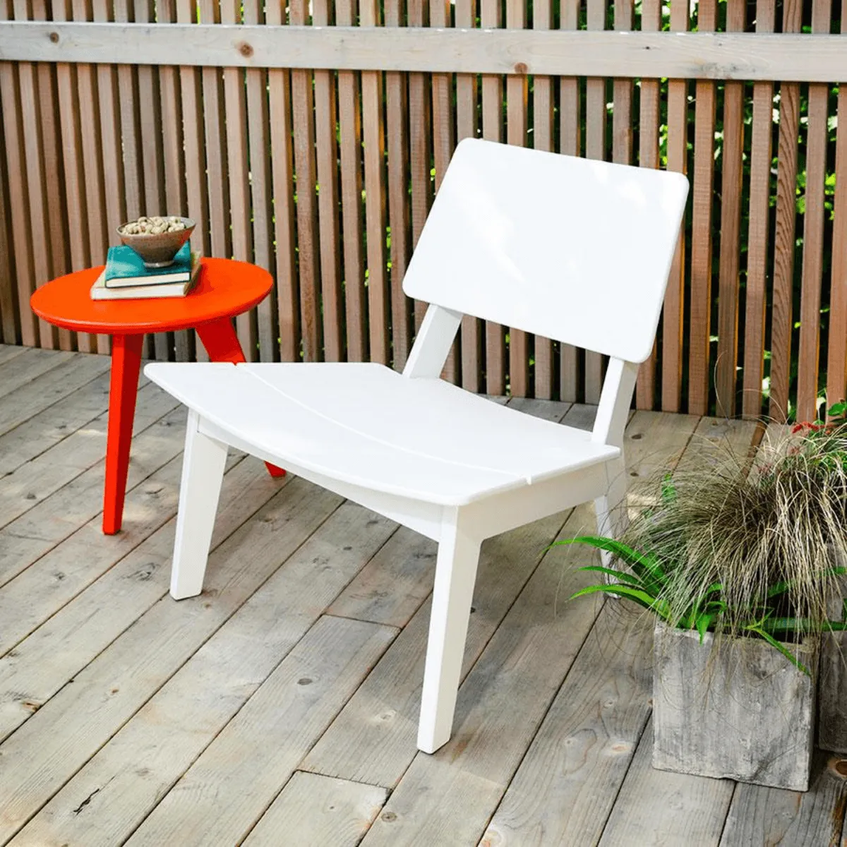 Lago Lounge Chairs with Satellite End Table Bundle
