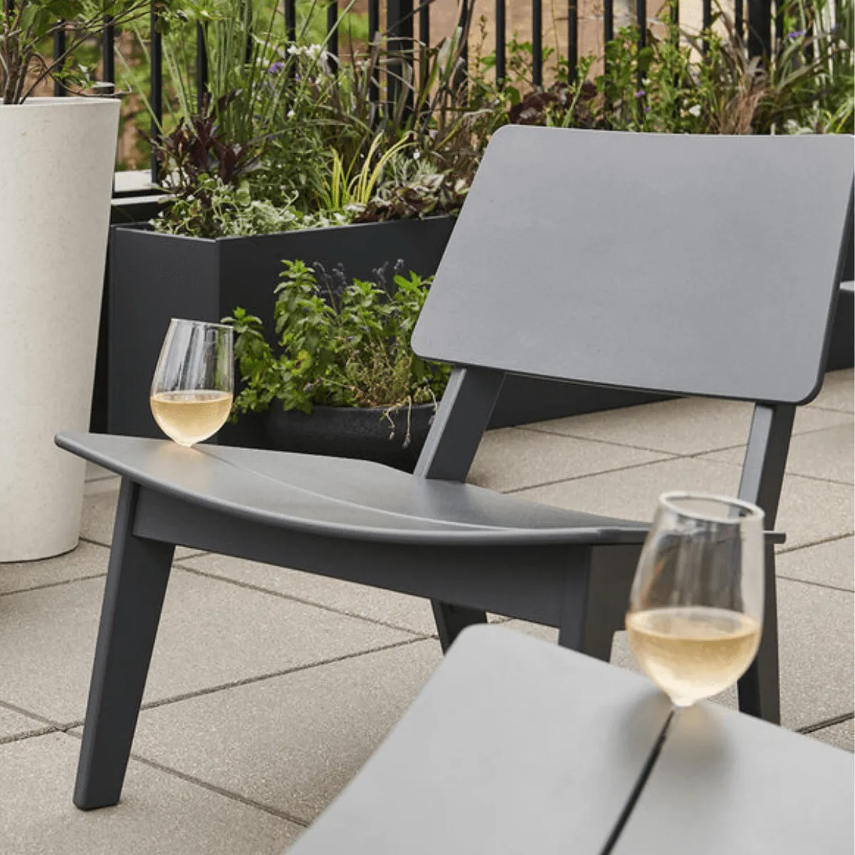 Lago Lounge Chairs with Satellite End Table Bundle