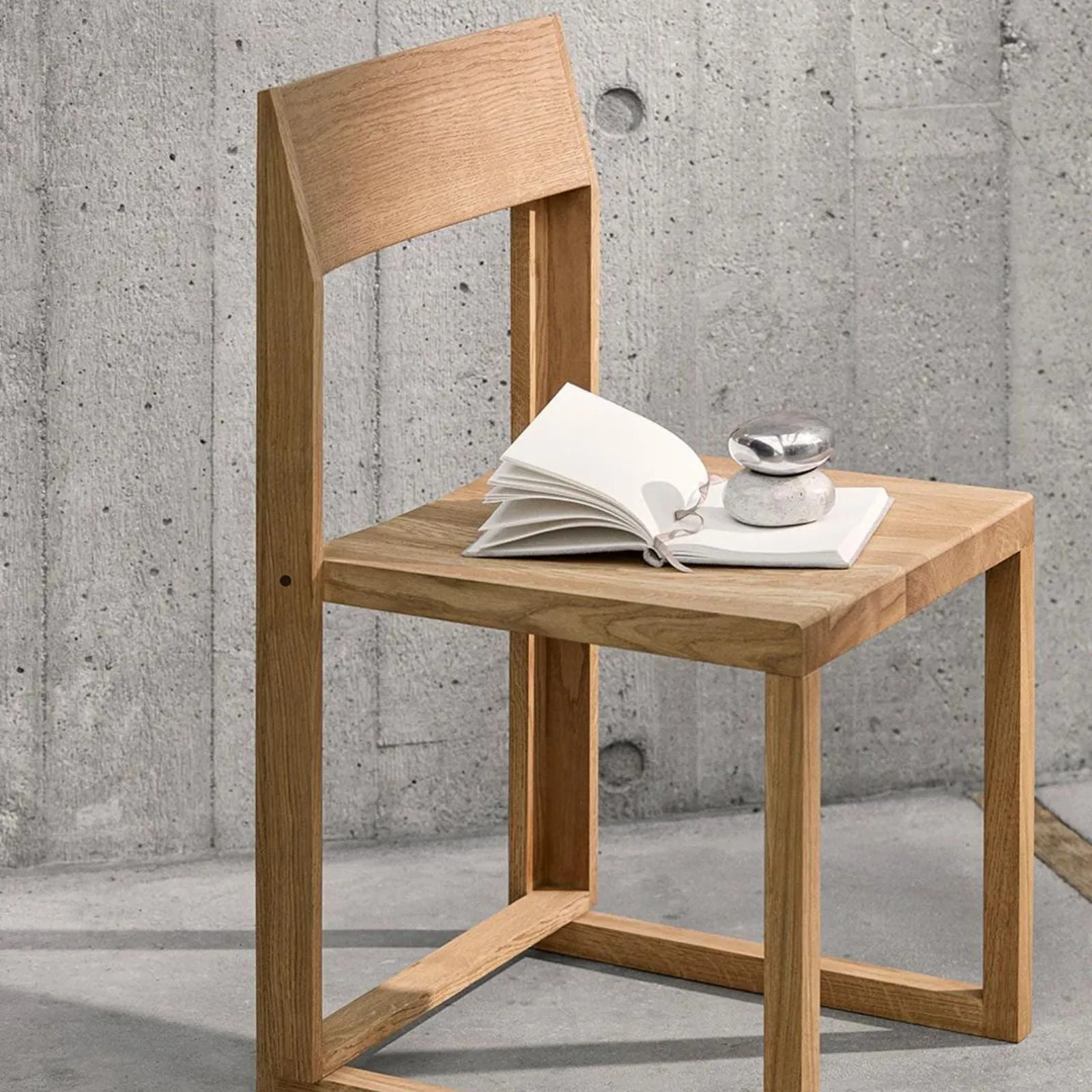 Outline | Chair