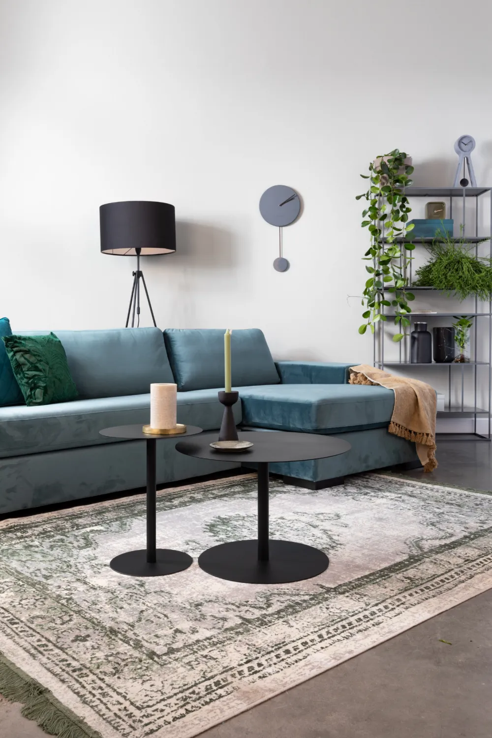 Round Black End Table (S) | Zuiver Snow