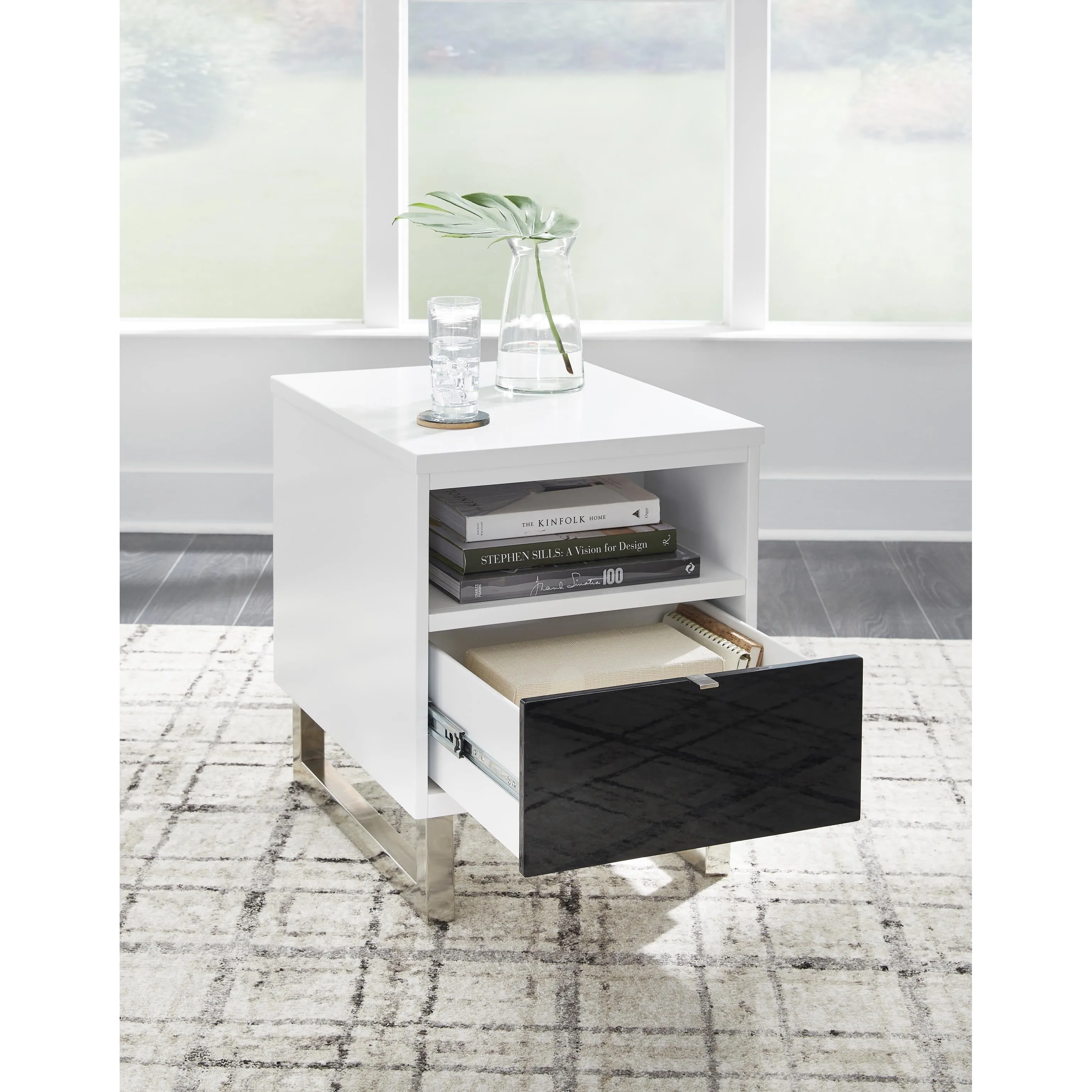 Signature Design by Ashley Gardoni End Table T756-7