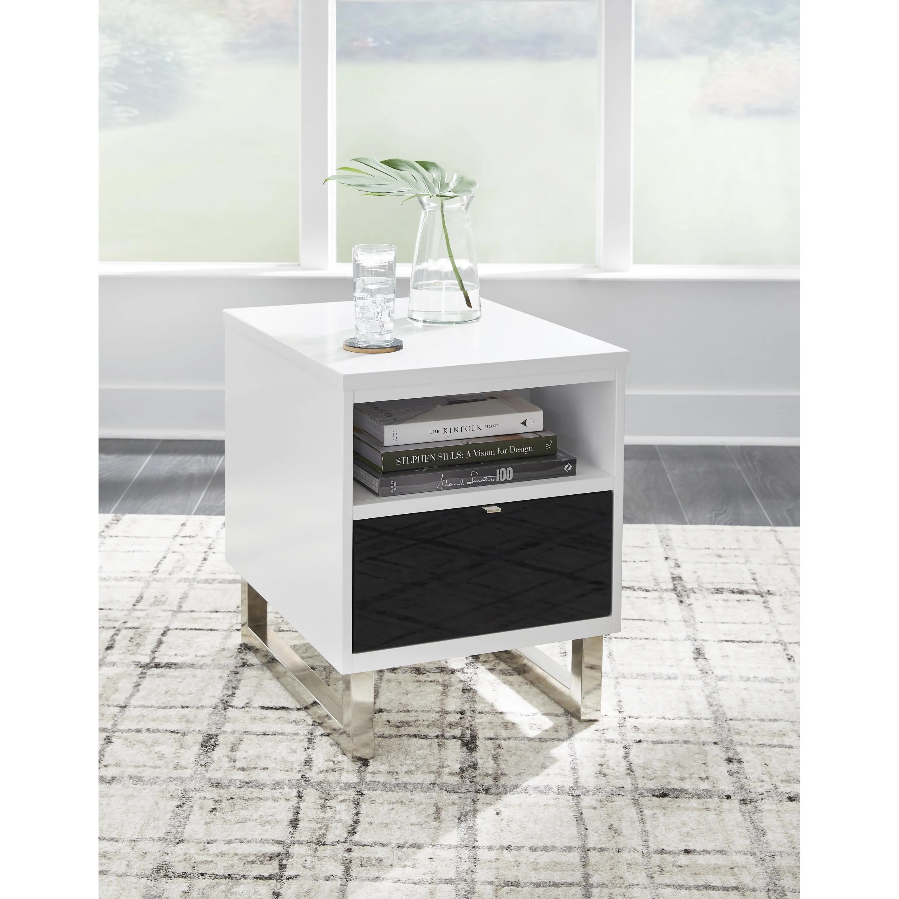 Signature Design by Ashley Gardoni End Table T756-7